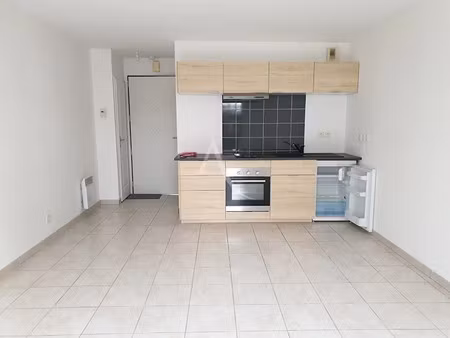 location appartement 1 pièce 29.83 m² à la roche-sur-yon (85000)  495 €