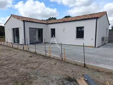 location maison à la garnache (85710) : à louer / 90m² la garnache