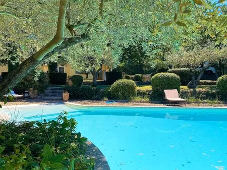 villa t5 de 155 m2 + t2 de 36 m2  piscine  terrain 4900 m2