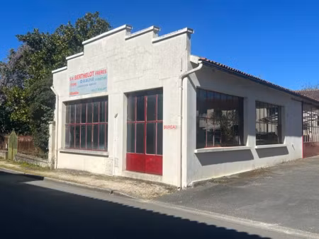 vente maison 12 pièces 294 m² à saint-bonnet-sur-gironde (17150)  171 200 €