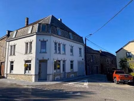 vaste et lumineuse maison 6 chambres avec cour