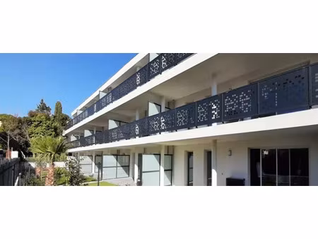 vente appartement 2 pièces 42.8 m² à carqueiranne (83320)  165 783 €