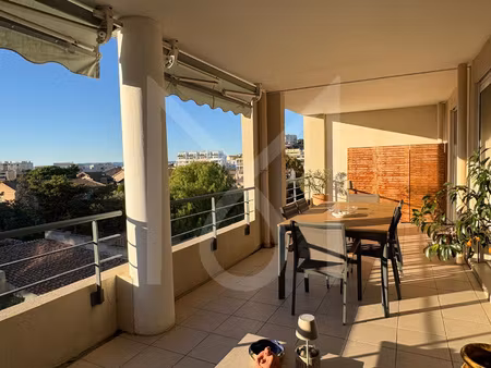 entre mer et colline appartement type 2 avec grande terrasse