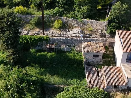 vends terrain dans le village de besse/issole