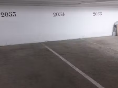 places de parking en sous sol sécurisé