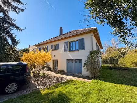 propriété 9 pièces 237 m²