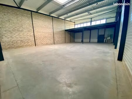 local commercial 310 m² mennecy