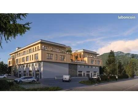 local 96 m² thônes