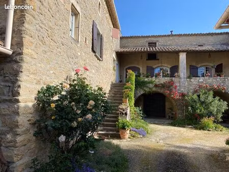 mas provençal d’exception – vue panoramique sur le ventoux – piscine & jardin de 3100m² – 