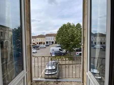 local 300 m²