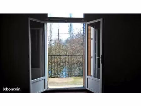 grand deux pieces avec balcon à marboué