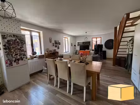 immeuble 141 m² yenne