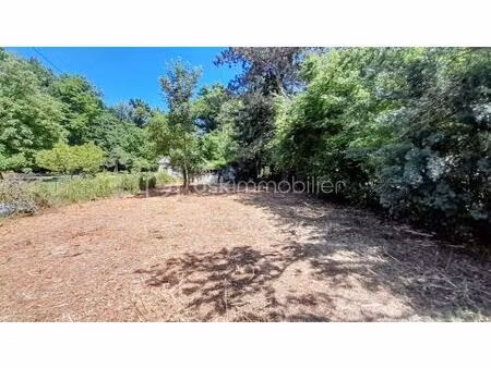 terrain de 2 022 99 m² à champagne-sur-seine