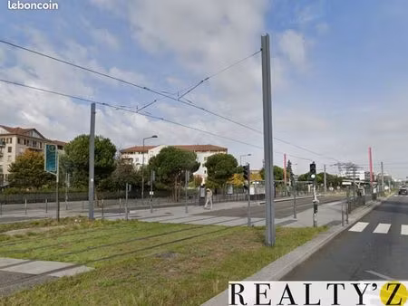 local d'activité 1 200 m²