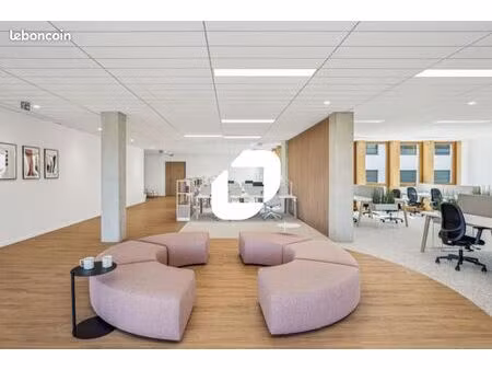 bureau 710 m²