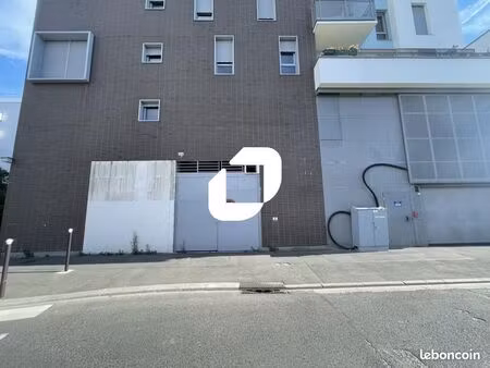 local industriel 606 m²