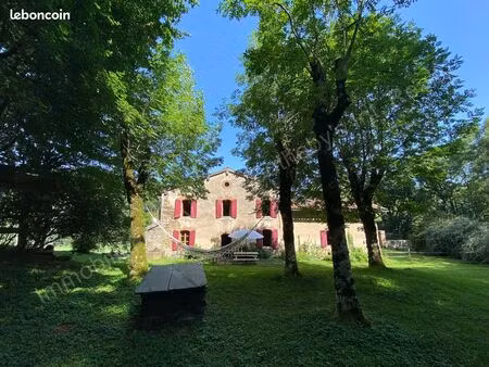 maison 8 pièces 360 m²