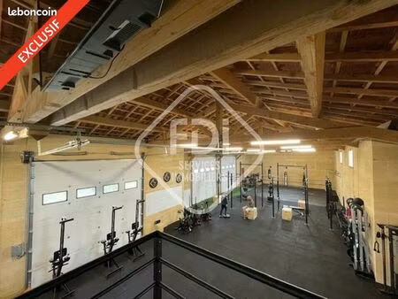 local d'activité 401 m²