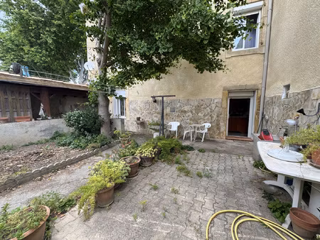 à salles-d'aude  maison de maître avec terrasse et remise