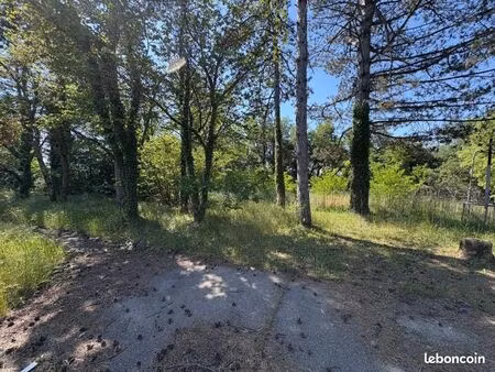 terrain 650 m² monteleger