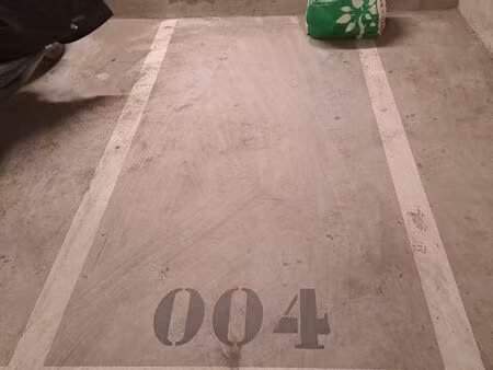 location place moto sécurisée