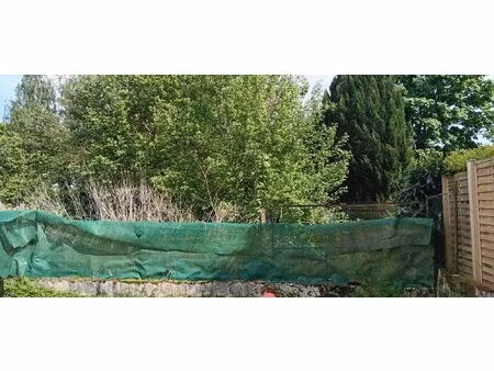 terrain avec dépendance non constructible