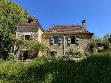 très belle maison traditionnelle en pierre avec pigeonnier  garage et piscine située en ca
