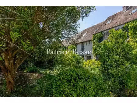 à 1 h de paris ouest  une maison ancienne avec dépendance