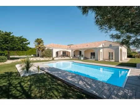 spacieuse villa familiale avec piscine