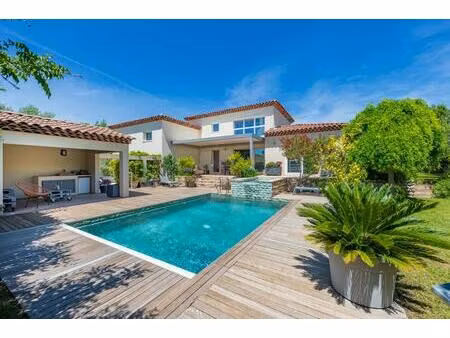 maison contemporaine type 5 de 170m2 marseille 13013 avec piscine et garage + grand sous-s