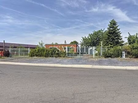 ensemble immobilier composé d'1 entrepôt  d'1 logement et d'