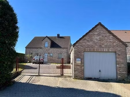 bonnivers - 2d : maison 4 chambres  en bordure de campagne