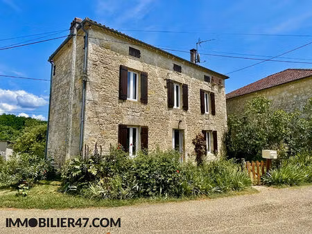 maison en pierre dans hameau