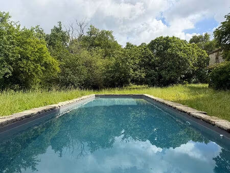 maison de pays sur parc avec piscine