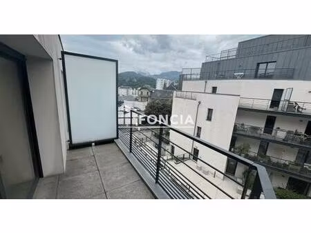 chambéry  résidence recherchée récente idéalement située  studio de 28 m2 au 4ème étage av