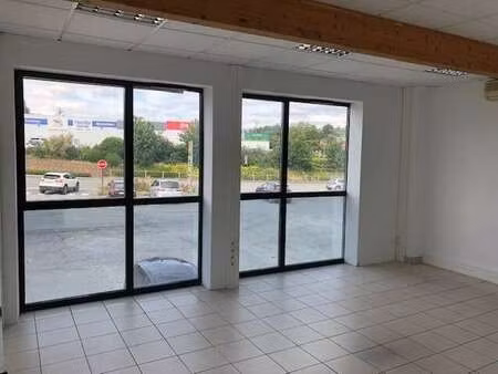 location bureaux et commerces aux herbiers (85500) : à louer / 120m² les herbiers