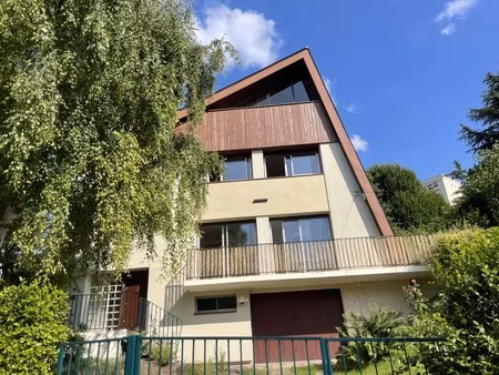 maison d’architecte dans un domaine privé aux portes de saint-germain-en-laye