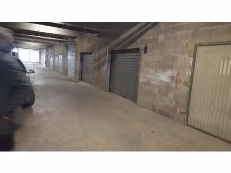 local d'activité espace de stockage idéal artisan