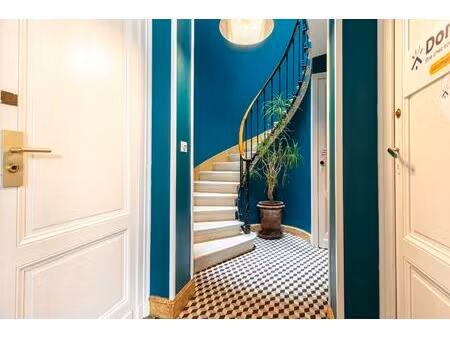 magnifique immeuble indépendant d'angle d'environ 323 73 m²