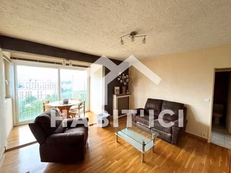 appartement 4 pièces en bon état  fonctionnel et avec une vue dégagée + cave