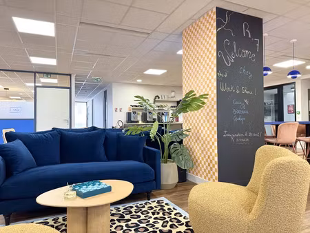 bureau opéré de 24 postes : 172m²