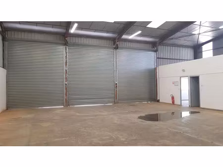 local d'activités de 695m²