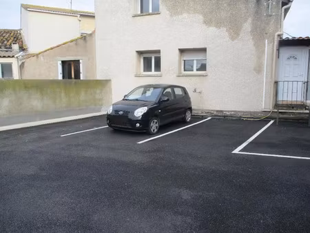 location parking 11 m² à agde (34300)  60 €