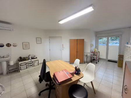 a louer local professionnel 83910 pourrierres 25 m2