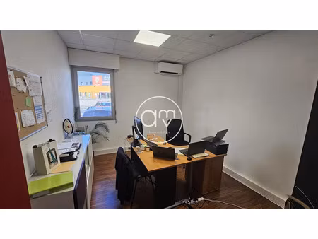 location locaux professionnels 13.2 m² à la garde (83130)  450 €