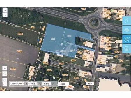 terrain à vendre le long de l'axiale boraine