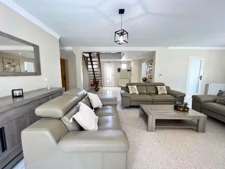 maison 8 pièces - 220 m²