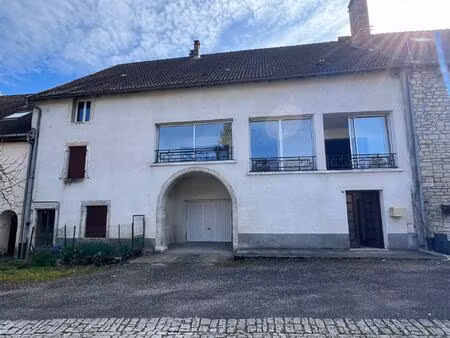 maison de 112 m2  3 chambres  garage et terrain.