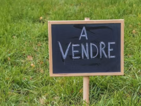 terrain plat de 990 m2