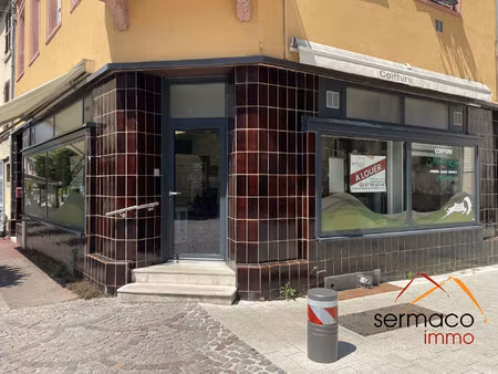 local commercial deux pièces avec vitrine